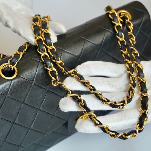 Pre-loved Chanel Classic Flap Handbag - Black lambskin - Eclate Shop